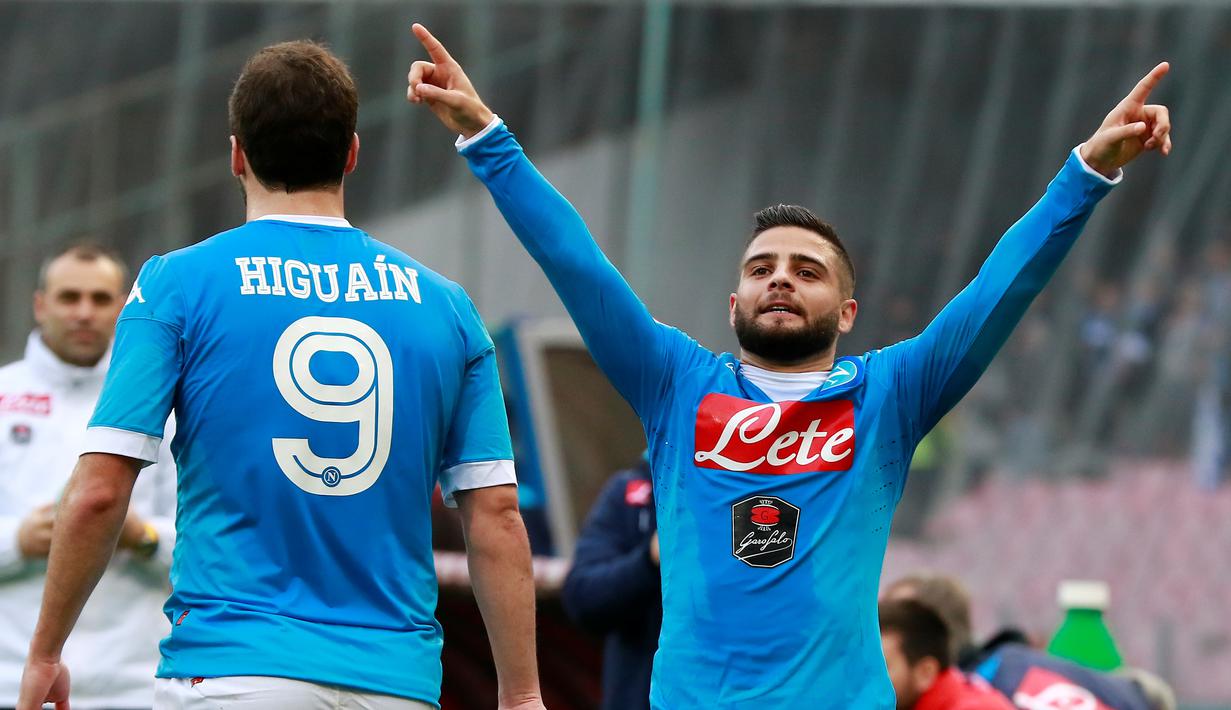 Pemain Napoli, Lorenzo Insigne, setelah mencetak gol kedua Napoli ke gawang Empoli pada lanjutan Serie A Italia di Stadion San Paolo, Minggu (31/1/2016) malam WIB. (AFP/Carlo Hermann)