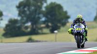 Pembalap Movistar Yamaha, Valentino Rossi. (GIUSEPPE CACACE / AFP)