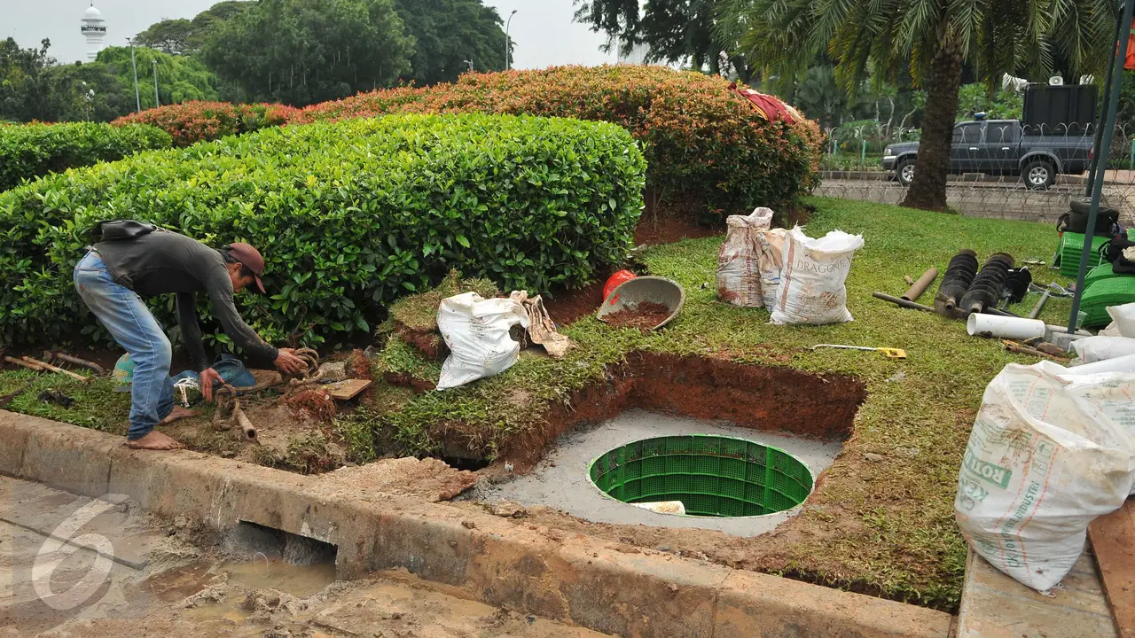 20160722-Cegah Banjir di Sekitar Istana, Sumur Resapan Dibuat di Monas-Jakarta