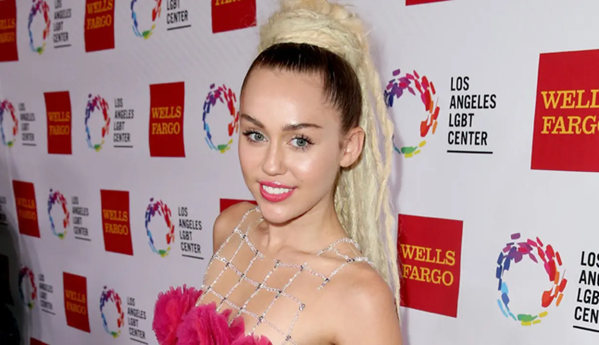 Perubahan bisa terjadi pada siapapun di dunia ini dan untuk berbagai kalangan. Miley Cyrus, salah satu selebriti yang kini mengubah gaya hidupnya menjadi lebih sehat. Namun di balik semua itu ternyata ada alasannya. (AFP/Bintang.com)