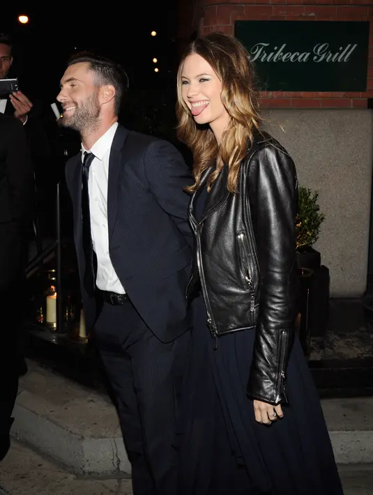 Adam Levine sempat bingung ketika melihat Behati Prinsloo yang hampir setiap hari memakan buah semangka. (AFP/Bintang.com)