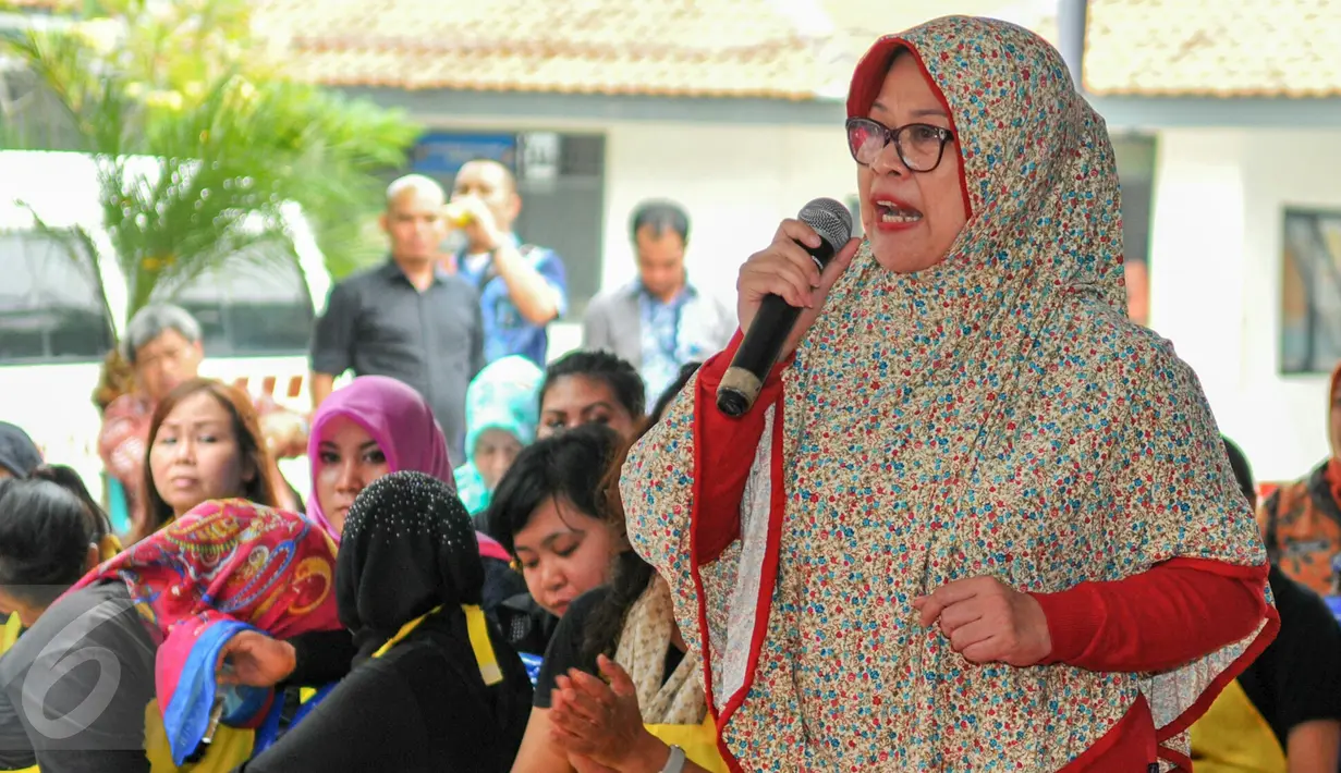 Tersangka kasus suap proyek pembangkit listrik tenaga mikro hidro di Kabupaten Deiyai, Dewie Yasin Limpo saat acara sosialisasi Empat Pilar oleh Ketua MPR Zulkifli Hasan di Rutan Pondok Bambu, Jakarta, Jumat (27/5). (Liputan6.com/Yoppy Renato)
