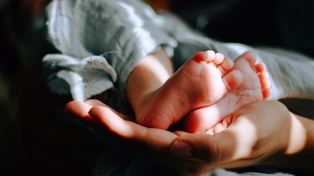 7 Arti Mimpi Melahirkan Anak Perempuan, Jadi Pertanda Baik