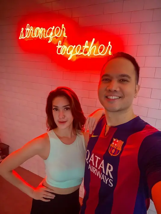 Dinilai serasi, tak sedikit warganet yang mendoakan agar jalinan asmara Elma Agustin dan Ihsan Fadhlur Rahman berjalan awet hingga ke pelaminan. (FOTO: instagram.com/elmaaa_e/)