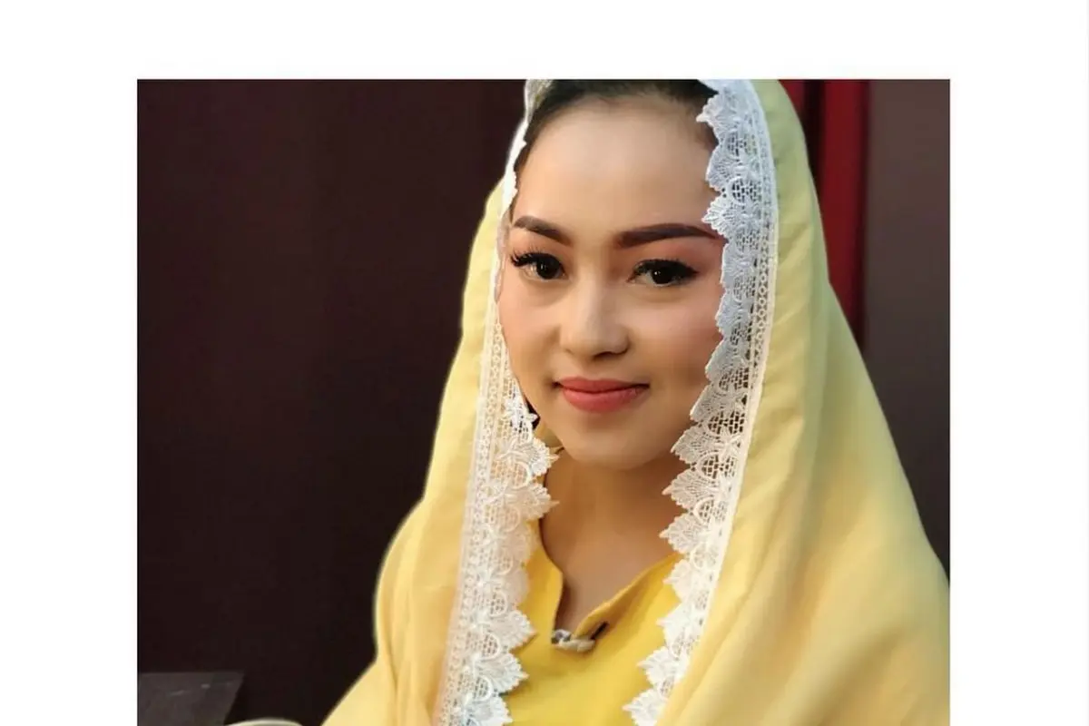 Potret Mpok Alpa Dengan Gaya Elegan Bikin Pangling. (Sumber: Instagram/nina_mpokalpa)