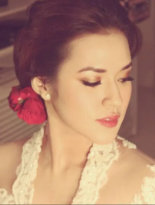 Tak hanya itu sederet penghargaan pun diraih oleh artis berambut indah ini,Diantara nya yaitu Anugerah Music Awards. (via instagram@raisa6690/Bintang.com)