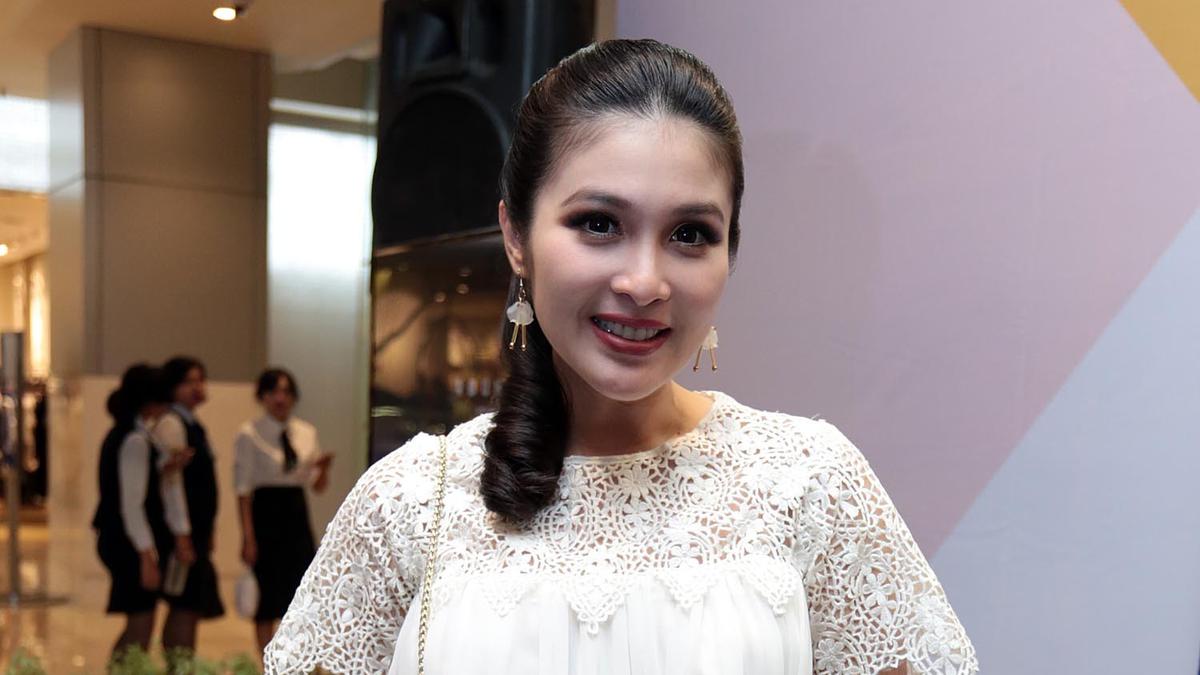 5 Potret Cantik Sandra Dewi Saat Masa Kehamilan Entertainment