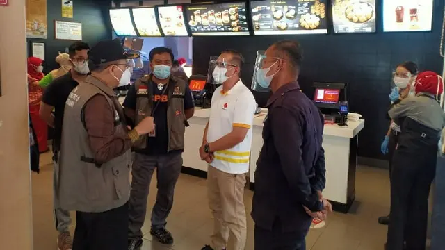 Perwakilan Pemerintah Kota Pekanbaru menyampaikan penutupan McDonald's karena kerumunan BTS Meal.