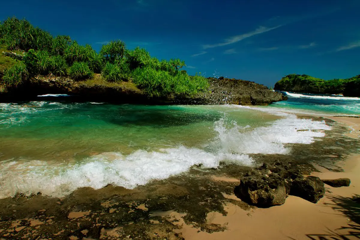 Pantai Srau, Pesona di Sudut Tersembunyi Tanah Jawa