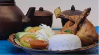 Pecel Ayam, pas untuk menu sahur yang bikin kenyang. (foto: dok. Masak.tv/Henry)
