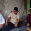 Gubernur Banten Andra Soni dan Wali Kota Tangsel Benyamin Davnie saat menyambangi rumah Donal, salah seorang jurnalis yang hilang di perairan Selat Sunda. (Liputan6.com/ Pramita)