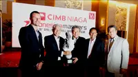 Presdir CIMB Niaga, Arwin Rasyid bersama penyelenggara CIMB Niaga Masters (istimewa)
