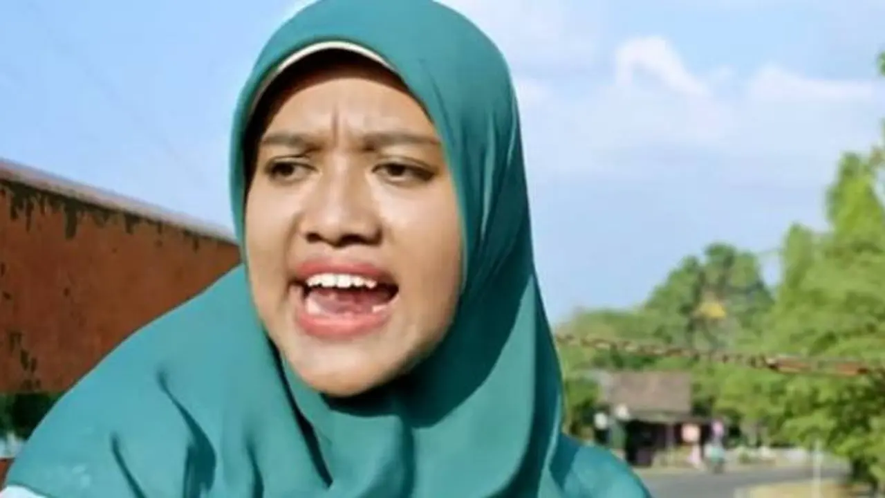Sosok Bu Tedjo di Film Tilik. Dok: YouTube/Ravacana Films