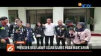 Jokowi bagikan jaket Asian Games 2018 pada jurnalis istana. Jaket yang diberikan Jokowi atas pesanan pribadi agar para jurnalis turut mempromosikan agenda nasional Asian Games yang sebulan lagi bergulir.