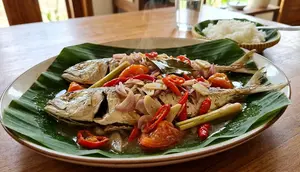 Cara Membuat Ikan Peda Kukus dengan Irisan Bawang, Tomat, dan Cabai