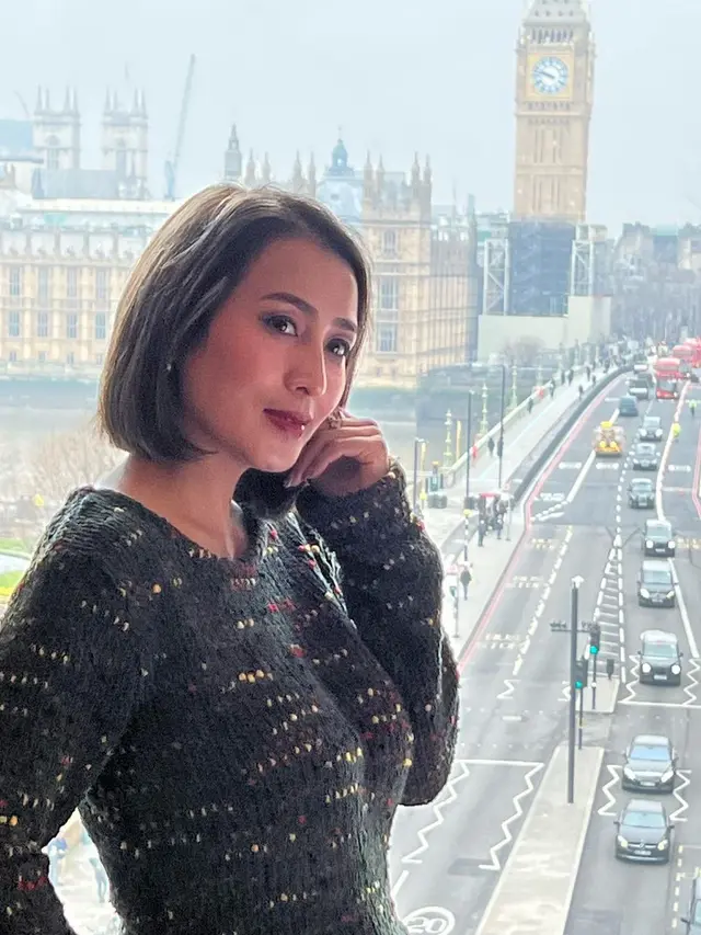 Jarang Terseorot, Ini 7 Potret Sendy Istri Dede Yusuf yang Punya Gaya Sosialita