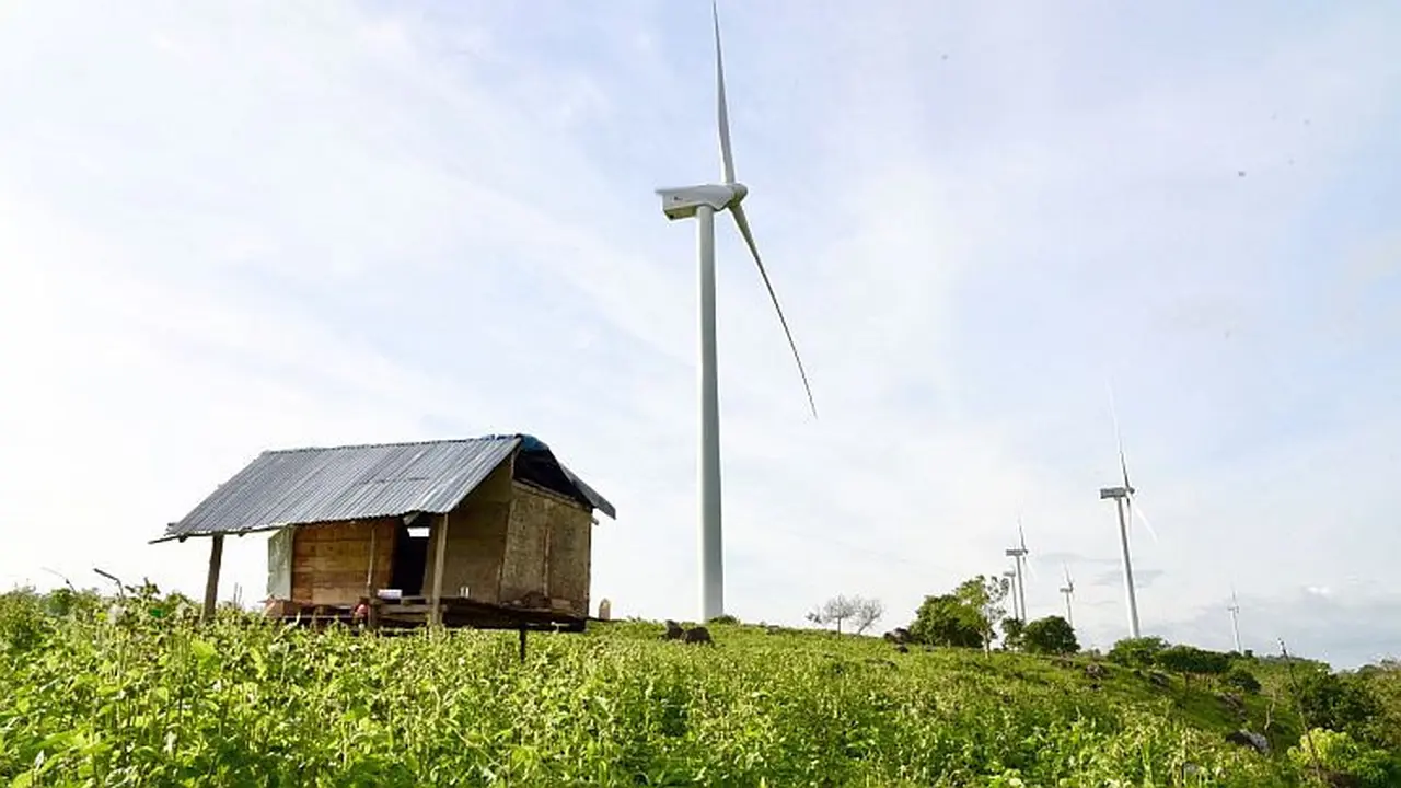 Pembangkit Listrik Tenaga Bayu (PLTB) Sidrap berkapasitas 75 Mega Watt (MW), Sulawesi Selatan.