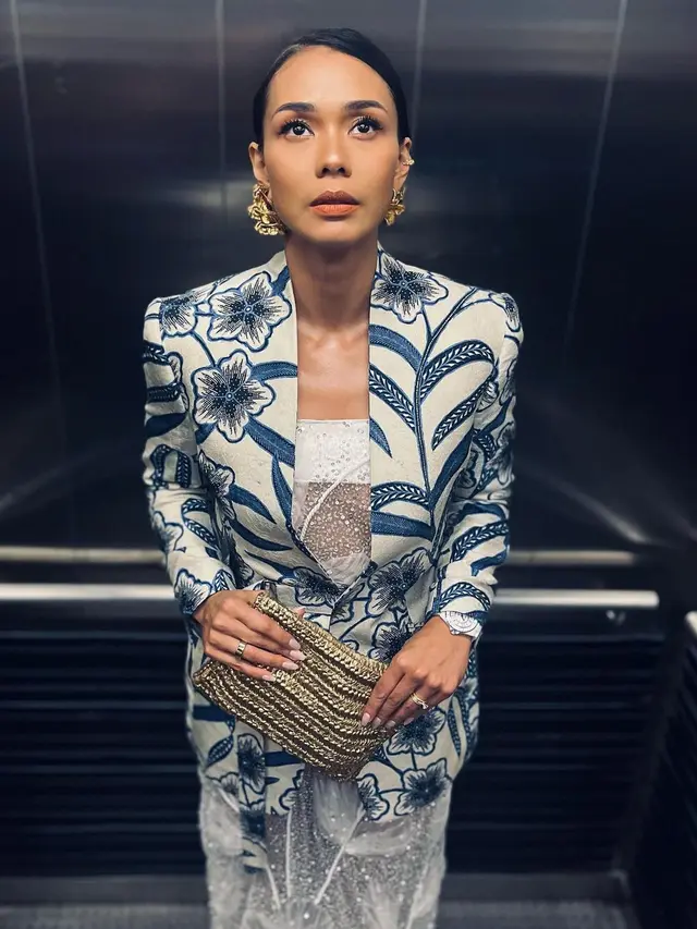 6 Inspirasi Gaya Fashion Adinia Wirasti yang Kerap Tampil Elegan dan Berkelas