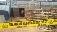 Pabrik telur di Bogor tempat tewasnya tujuh orang diberi garis polisi. (Liputan6.com/Achmad Sudarno)