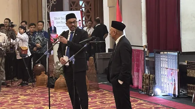 Menteri Koperasi dan UKM Periode 2019-2024 Teten Masduki melakukan serah terima jabatan (Sertijab) Menteri Usaha Mikro, Kecil, dan Menengah Periode 2024-2029 kepada Maman Abdurrahman