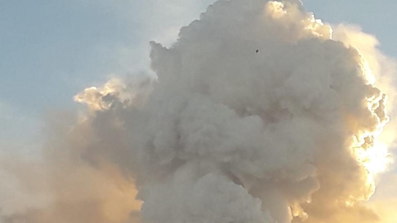 gunung agung meletus