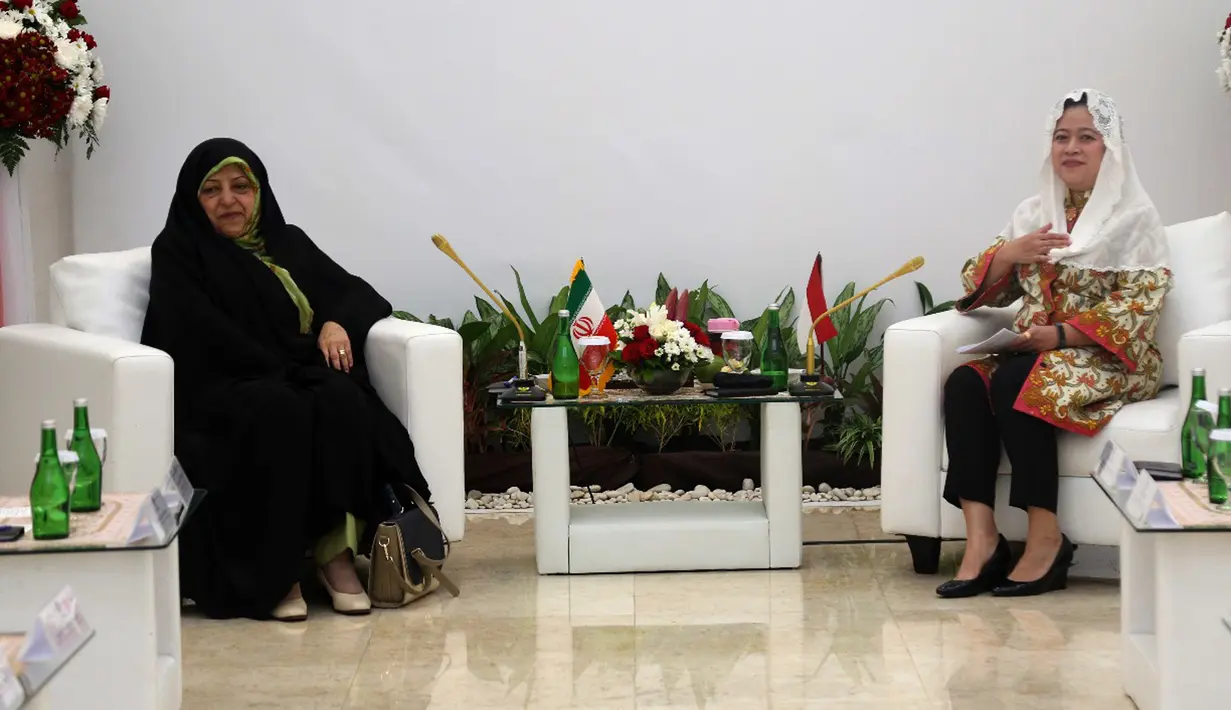 Menko PMK, Puan Maharani menggelar pertemuan dengan Wakil Presiden Iran, Masuomeh Ebtekar di Jakarta, Rabu (2/5). Pertemuan membahas kerjasama Indonesia dan Iran dalam berbagai hal, salah satunya pemberdayaan perempuan. (Liputan6.com/HO/Humas Kemenko PMK)