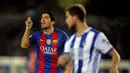 Striker Barcelona, Luis Suarez, bereaksi setelah gagal memanfaatkan bola di depan gawang Real Sociedad pada pekan ke-13 La Liga Spanyol di Estadio Municipal de Anoeta, Minggu (27/11/2016). (Reuters/Vincent West)