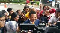 Pengacara kondang, Otto Hasibuan mendatangi KPK (Liputan6.com/Nanda Perdana)
