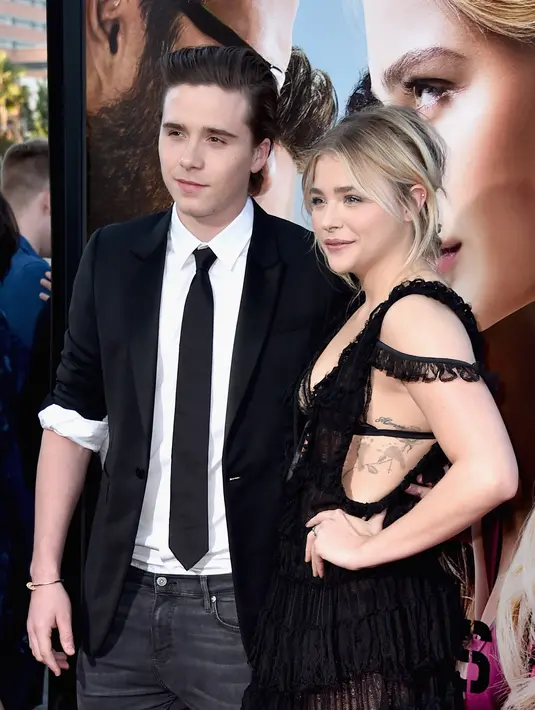 Chloe Moretz sudah merasa tak malu-malu untuk berbagi kisah cintanya dengan Brooklyn. Bahkan dirinya pun dengan penuh santai menjawab pertanyaan dari beberapa awak media. (AFP/Bintang.com)