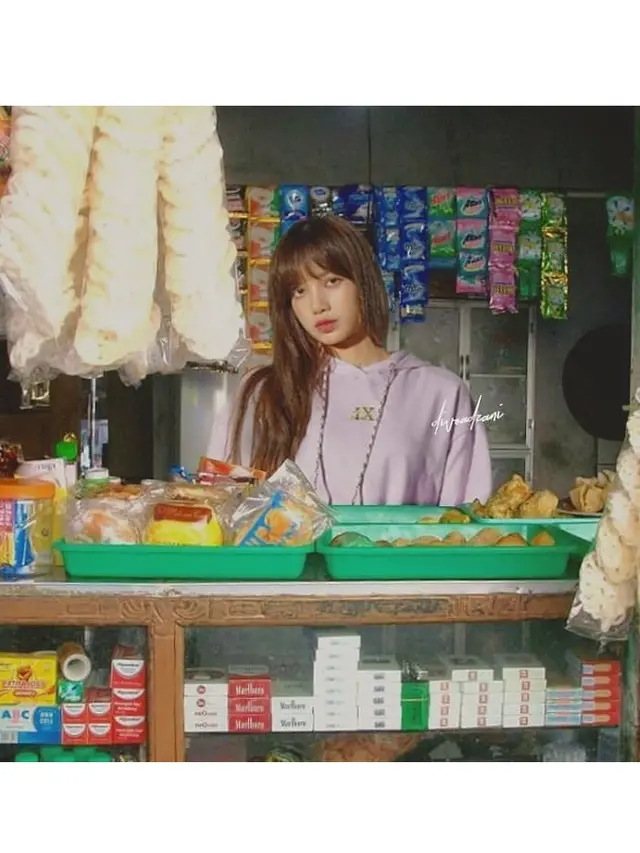 6 Foto Editan Lisa Blackpink Lagi di Warung Ini Bikin Ketawa Geli