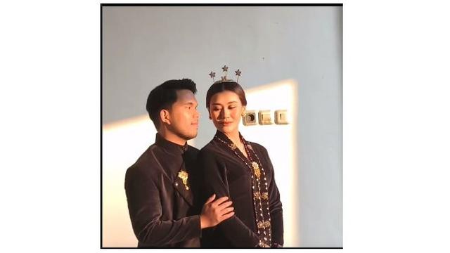 8 Potret Prewedding Thariq Halilintar dan Aaliyah Massaid Bertema Tradisional, Memukau