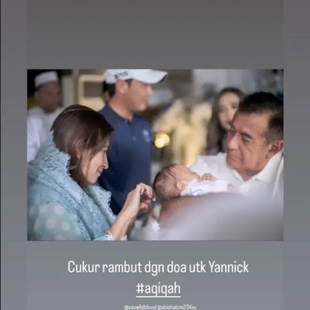 6 Momen Tasyakuran Akikah Anak Ketiga Yasmine Wildblood, Berlangsung Khidmat