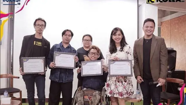 Rodhi dapat Penghargaan Saat Menjadi Narasumber di Acara Bekraf dan Kollaborasi (Instagram/@art_rodhi)