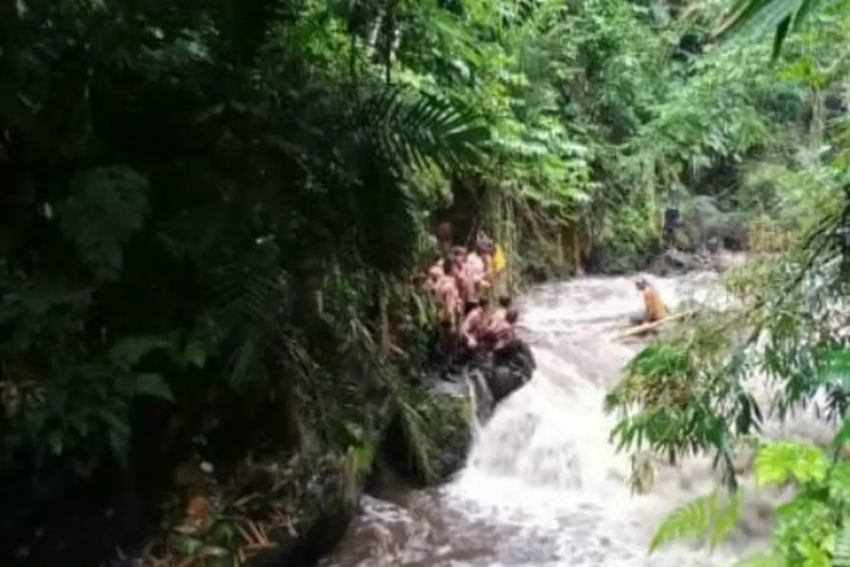 Peserta Susur Sungai Pramuka SMPN 1 Turi Diterjang Banjir Sungai Sempor Sleman