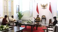 Presiden Jokowi bertemu Menlu Malaysia Dato’ Seri Diraja Zambry Abdul Kadir. (Foto: Biro Pers Sekretariat Presiden)