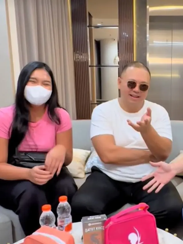 6 Potret Wajah Asli Food Vlogger Misterius Codeblu, Sempat Dihina Farida Nurhan