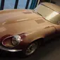 Kondisi Jaguar E-Type ini masih tetap asli pada interior dan eksterior.