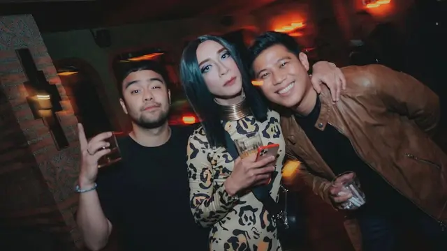 8 Potret Tamu Artis di Pesta Ultah BCL ke-39, Ariel dan Luna Maya Jadi Sorotan