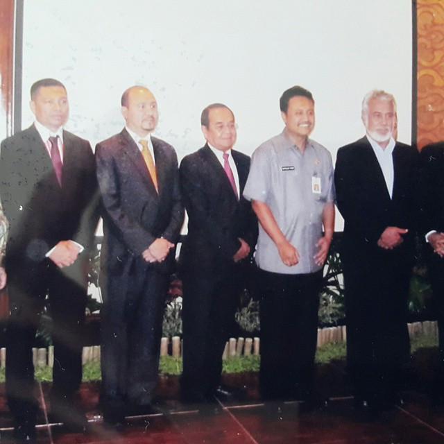 6 Potret Lawas Raul Lemos Suami Krisdayanti, Gayanya Curi Perhatian