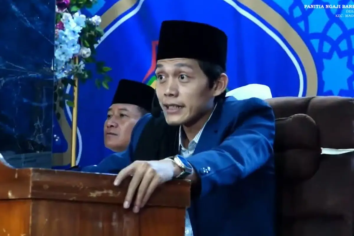 Gus Iqdam budrek dipanggil om oleh jemaah cantik ini (SS: YT Klagen Gambiran)