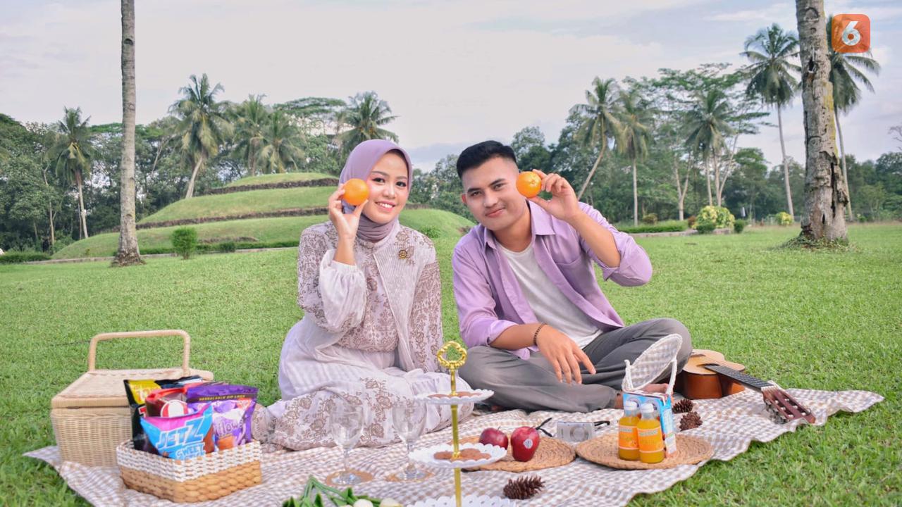 Salah satu pasangan prewedding di Taman Purbakala Pugung Raharjo, Lampung Timur. Foto: (Liputan6.com/Ardi).