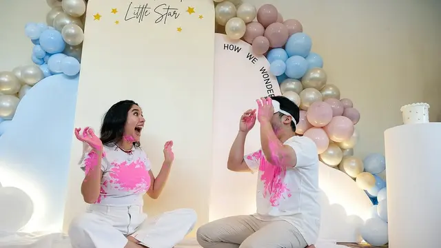 Potret Acha Sinaga Gelar Gender Reveal Anak Ketiga (credit: instagram/achasinaga)