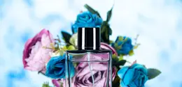Ilustrasi parfum dengan aroma floral/copyright freepik.com/KamranAydinov