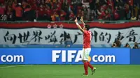 Guangzhou Ngotot Tak Jual Paulinho ke Barcelona