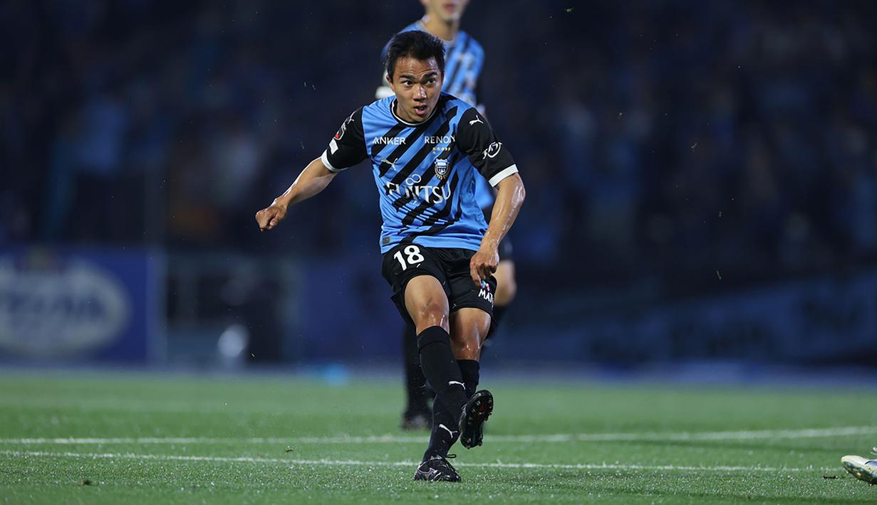 Masih di tengah musim 2023, J1 League juga harus kehilangan Chanathip Songkrasin yang kembali ke Thailand, setelah enam tahun lebih membela panji Hokkaido Consadole Sapporo dan Kawasaki Frontale. (J.LEAGUE)