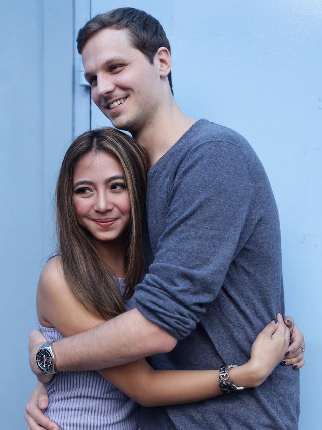 [Bintang] Inilah Kemesraan Pesinetron Nadia Vega Dan Suami