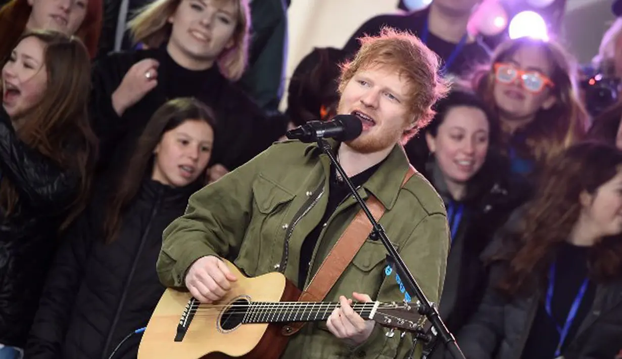 Kabar bahagia datang dari peyanyi Ed Sheeran. Belakangan ini seorang sahabatnya menyebut bahwa Ed telah bertunangan dengan kekasihnya yang sudah menjalin cinta dengannya sejak tahun 2015. (AFP/Bintang.com)