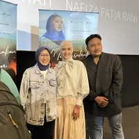Dari kiri ke kanan (Sari Chairunisa, Putri bungsu Nurhayati Subakat — Revalina Sayuthi Temat, pemeran film 'Mengusahakan Pertolongan Ilahi' — Kurnia Cahya Putra, Sutradara film 'Mengusahakan Pertolongan Ilahi') (sumber foto: dok. pribadi)