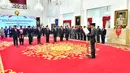 <p>Selain itu, Jokowi juga melantik Nezar Patria sebagai Wakil Menkominfo untuk membantu Budi Arie di Kementerian Komunikasi dan Informatika. Dalam kesempatan yang sama, Jokowi juga melantik sejumlah pejabat yaitu Pahala Nugraha Mansury sebagai Wamen Luar Negeri, Paiman Raharjo sebagai Wamen Desa PDTT, Rosan Perkasa Roeslani sebagai Wamen BUMN, serta Saiful Rahmat sebagai Wamen Agama. (Biro Pers Sekretariat Presiden/Agus suparto)</p>
