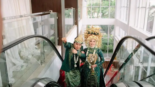 6 Potret Romantis Aldi Taher dan Sang Istri yang Kini Tengah Hamil